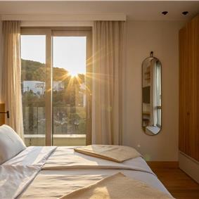 4 Bedroom Luxury Villa with Heated Pool and boat mooring, Ciovo near Trogir – Sleeps 8